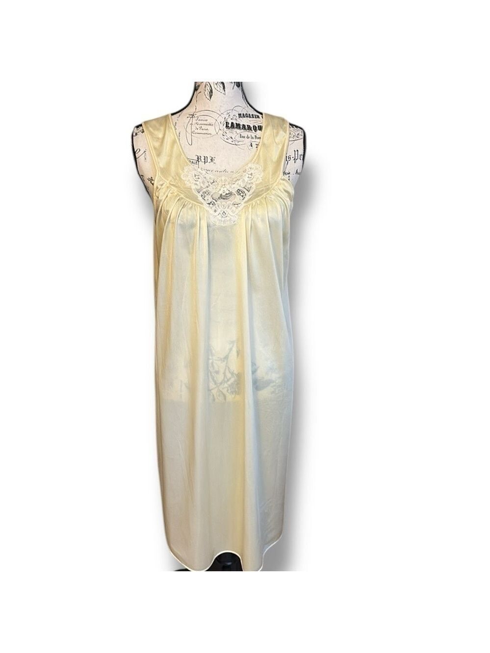 Vintage Lorraine Women's Nightgown Lace Pale Yellow Size M - Picture 2 of 6